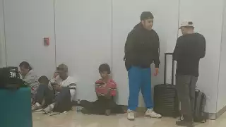 Trabajadores gastan 30 mil pesos para volver a casa tras perder vuelo en el aeropuerto de Mérida