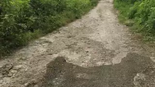 En José María Morelos piden reparar camino Insurgentes-Naranjal