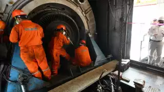 Pemex suspendió temporalmente contratos de mantenimiento para mejorar su liquidez y hacer frente a deudas acumuladas