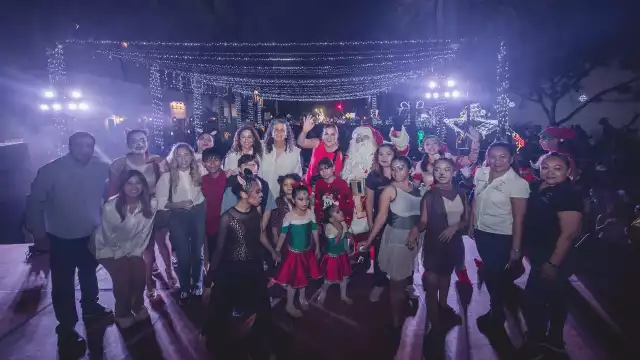 Familias atestiguan el encendido de iluminación en el remate de Montejo y el Parque de las Américas