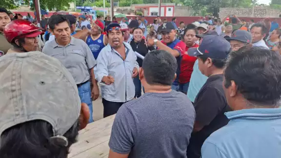 El encuentro subió de tono y estuvo a punto de terminar en golpes. El encuentro subió de tono y estuvo a punto de terminar en golpes.