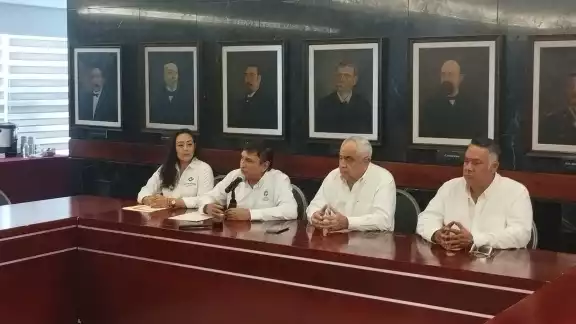 El Gobierno del Estado implementará un diplomado para operadores del transporte público en el Conalep.