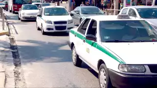Aceptan los cobros excesivos de taxistas en Cancún