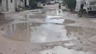 Habitantes de Isla Arena, Calkiní, denunciaron que sus calles están “peores que un chiquero de cochinos” y totalmente intransitables por las lluvias.