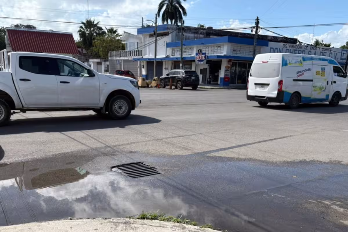 Denuncian vecinos de la colonia Centro fuga de agua sin atender por más ...