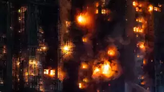 El Departamento de Servicios de Bomberos desplegó 128 camiones y 57 ambulancias para combatir el incendio