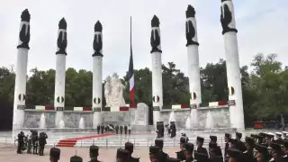 Cada año, la ceremonia a los Niños Héroes reúne a representantes de los tres órdenes de gobierno, autoridades militares y civiles, así como a invitados especiales