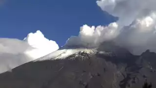 Vista del Volcán Popocatépetl en el centro de México