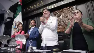 Gerardo Fernández Noroña junto a Mauricio Vila en la Mesa Directiva del Senado