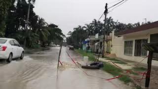 Denuncian familias de Calderitas abandono de pozo de absorción y mal estad de dos canales de desagüe