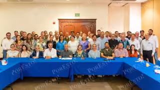 Reunión privada en Carmen aborda dragado del puerto, seguridad y conectividad regional
