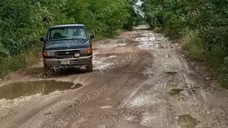 Camiones pesados aceleran deterioro de la vía Santa Adelaida–Zapote