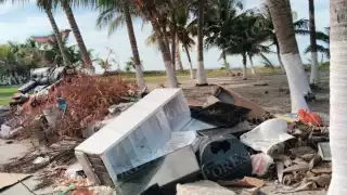ZOFEMAT retira toneladas de basura y electrodomésticos de playas en Ciudad del Carmen
