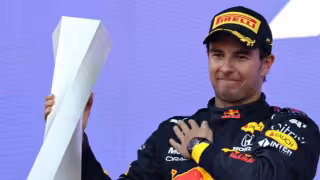 Checo Pérez sorprende al seguir el evento de Ring Royale 2026.