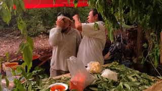 Sobre un altar se colocó la comida que se ofrendó.