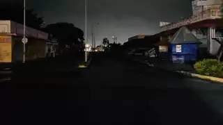 Supuesta falla en el transformador de la calle Mahatma Gandhi deja sin luz por casi 14 horas a toda la colonia Centro