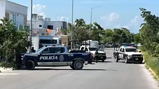 Policía custodia la escena del crimen en Cancún