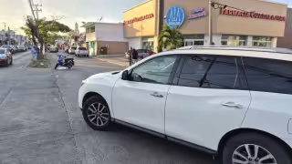 Jóvenes motociclistas resultan lesionados tras corte de circulación.