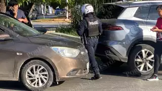 Choque por alcance provoca embotellamiento en la avenida Lázaro Cárdenas