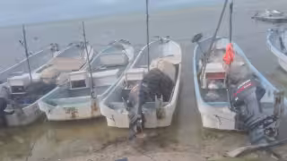 Pescadores priorizaron la seguridad de sus familias antes que internarse en altamar.