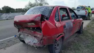 Uno de los automóviles involucrados en el accidente de Calkiní