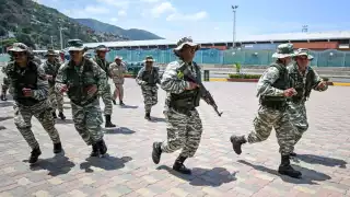 El gobierno de Nicolás Maduro evalúa declarar un “estado de conmoción exterior”, una figura legal que permitiría una movilización total del aparato militar