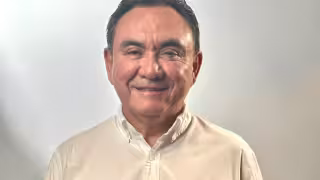 Liborio Vidal se registra en Morena para la coordinación municipal de Mérida