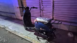 Familia exige reembolso tras falla de motoneta recién comprada.