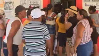 Pobladores exigieron hablar con la Alcaldesa, pero no se encontraba