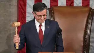 A pesar de su triunfo, Mike Johnson enfrentó disidencia en su propio partido