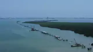 Se vertió material en la laguna Nichupté durante la construcción del puente vehicular de Cancún