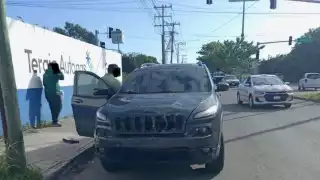Cobra un nuevo percance automovilístico la arteria vial que ha permanecido 6 meses sin semáforos en Chetumal