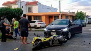 Motociclista resulta afectada tras percance vial en Chetumal
