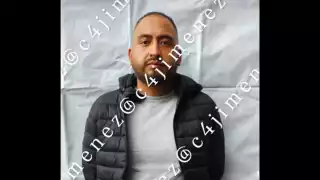 Al momento de su detención, el sospechoso manipulaba una bolsa con marihuana mientras se encontraba a bordo de una motoneta