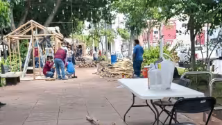 Instalan altares del Janal Pixán en la Plaza Principal de Mérida