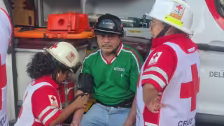 Motociclista resulta con golpes menores tras ser impactado por un taxi en la colonia Morelos
