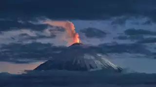 Los volcanes Bezimianni, Kambalni, Karimsnki, Kliuchevski, Krashenínnikov, Mutnovski y Avachinski entraron en actividad volcánica de forma simultánea