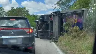 Una persona falleció en el sitio y dos resultaron lesionadas