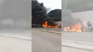 Ocho motos calcinadas y una parcialmente quemada fue el saldo de un incendio en la colonia Buena Vista.