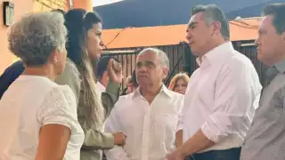 Wendolyn Solis Delgado, espera la aprobación Instituto Electoral y de Participación Ciudadana del estado, para convertirse en la candidata a la alcaldía de Coyuca de Benítez