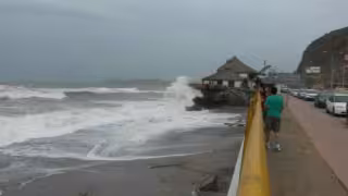 El SMN mantiene zona de prevención por efectos de vientos de tormenta tropical desde Lagunas de Chacahua, Oaxaca, hasta Técpan de Galeana, Guerrero