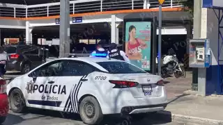 Mujer adulta mayor es atropellada en paso peatonal de Chedraui en Campeche