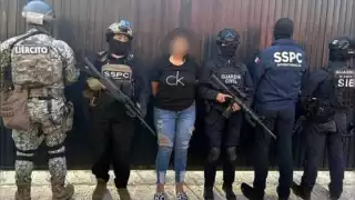 La FGR señala que la detenida fue capturada durante un cateo autorizado judicialmente en un domicilio de Huandacareo, Michoacán