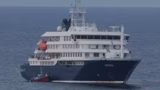 Se prevé que la embarcación llegue a Tenerife “en tres días”, bajo vigilancia sanitaria y con coordinación internacional.