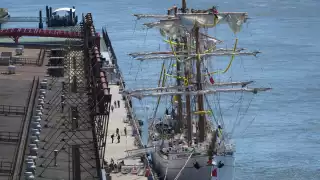 El incidente ocurrió la noche del sábado en el East River de Nueva York, cuando el buque mexicano impactó con el puente de Brooklyn