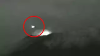 De forma recurrente, la cámara suele captar misteriosos objetos luminosos