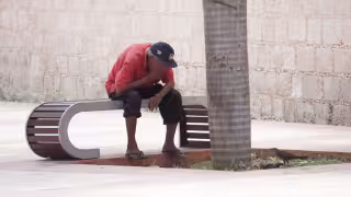 Violencia intrafamiliar y pobreza, causas del abandono de adultos mayores
