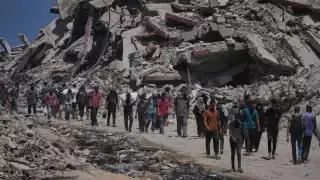 La situación humanitaria se agrava con los miles de cuerpos aún bajo los escombros