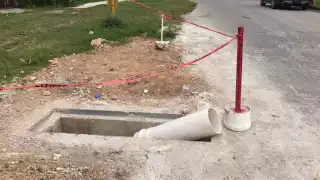 Vecinos de la calle Camelias se encuentra inconforme por trabajos a medias que ponen en riesgo a la ciudadanía