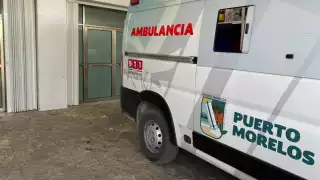 Paramédicos de Puerto Morelos trasladaron al hombre a Cancún